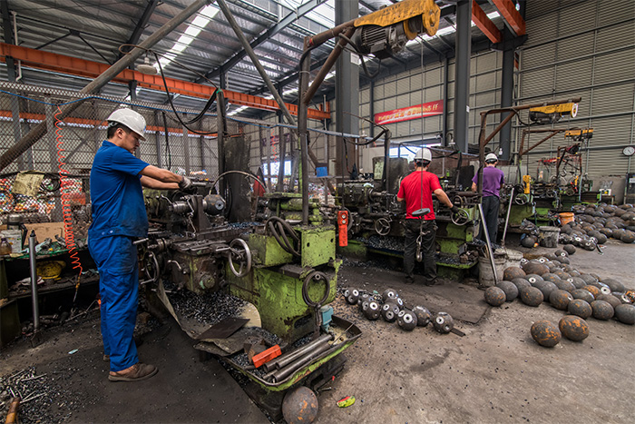 大理网架配件车间